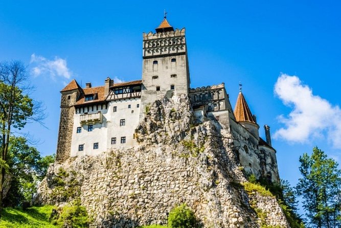 Private tour to Bran Dracula's Castle and Peleș Royal Castle - Is $207.21 per person a fair price?