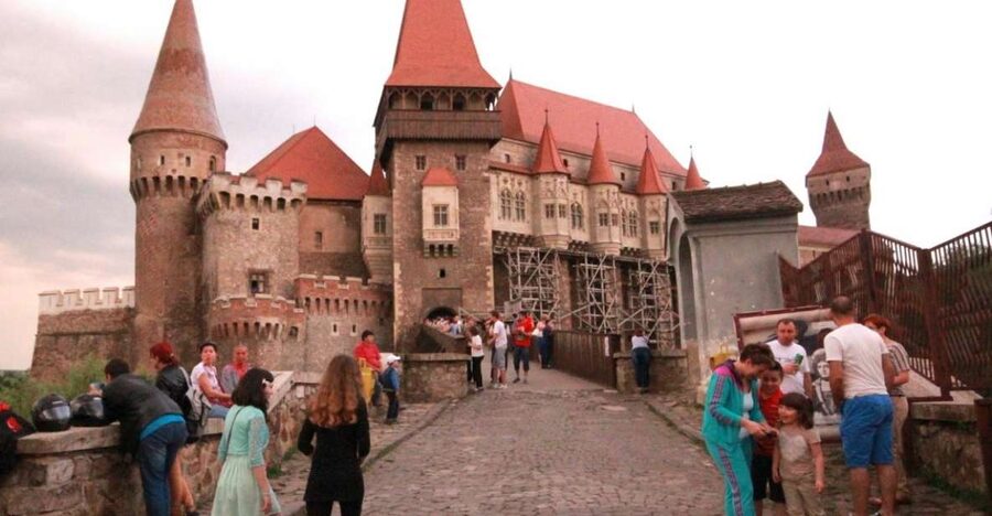 Sibiu: Alba Iulia and Corvin Castle Guided Tour - Guides make the difference on this route