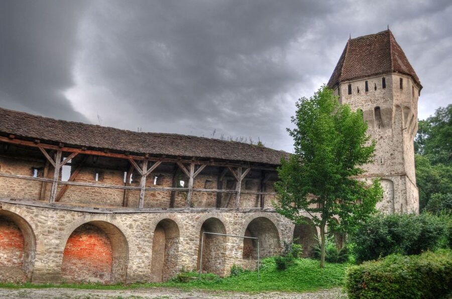 Sighisoara: Candlelight Tour of Dracula's Home Town - Following the walls, towers, and bastions