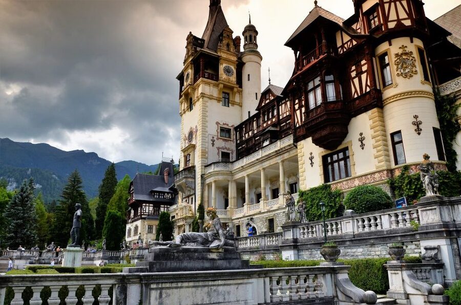 Sinaia: Peleș Castle Tour with An Expert Guide - The Ground-Floor Entrance and Reception Hall