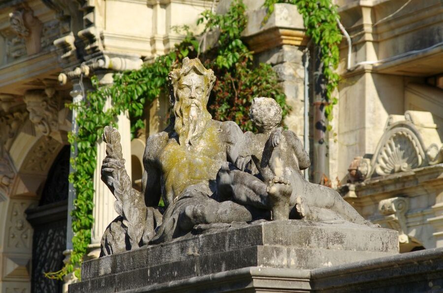Sinaia: Peleș Castle Tour with An Expert Guide - What the Guide Adds to the Visit