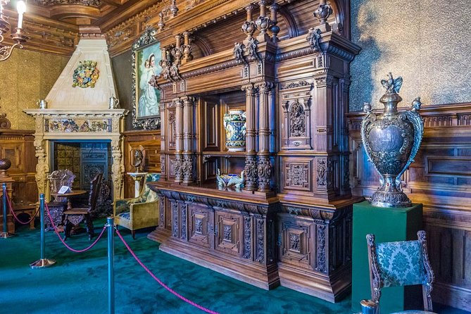 Small-Group Day Trip to Dracula's Castle, Brasov and Peles Castle - Guides make the difference