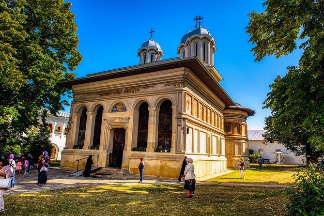 Small Group Tour to Mogosoaia Palace and Snagov Monastery - Mogosoaia Palace and Brancovenesc design