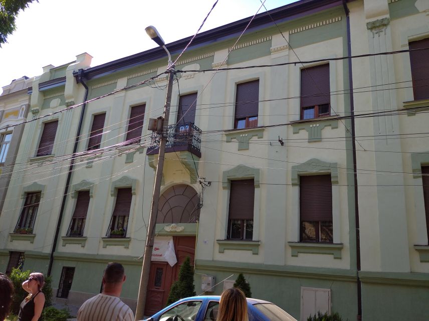 Timisoara Dream Tour in Elisabetin Neighborhood - Plevnei Square and the Secession style
