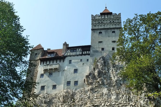 Tour of the 3 Castles: Bran, Rasnov and Peles in Spanish (native Spanish guide). - Who should book this experience