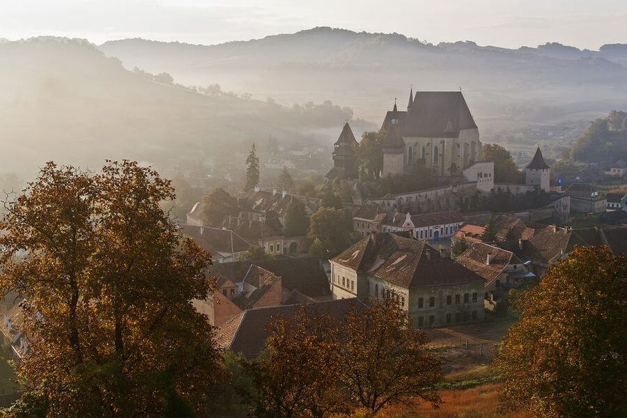 Transylvania Gems: Sighisoara, Medias, Biertan & Gypsy life - Mediaș begins the day with towers and old stone